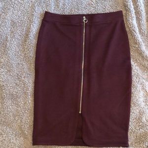 Ribbed maroon midi skirt